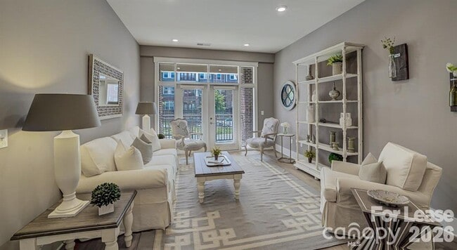 Building Photo - 16408 Holly Crest Ln