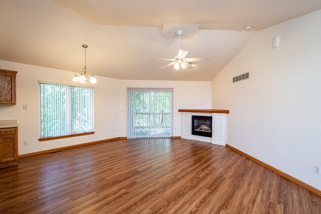 Building Photo - 7 Redtail Ct