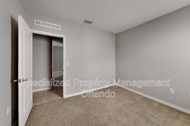 Building Photo - 227 Duke Dr