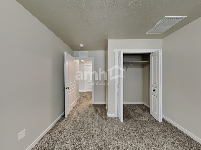 Building Photo - 676 N Keagan Way