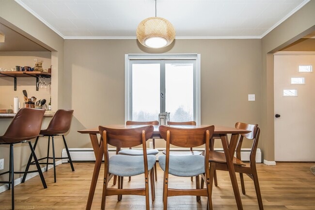 Building Photo - 290 Killington Ave