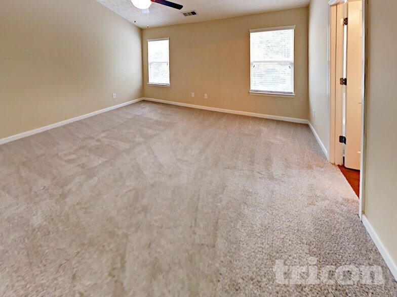 Building Photo - 9453 Lakeview Rd