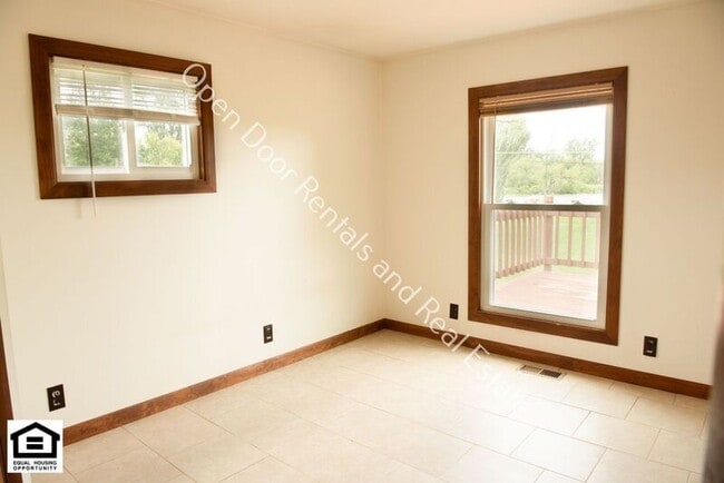 Building Photo - 10205 N Jones Lake Rd