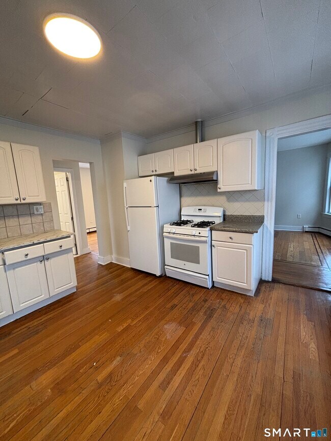 Building Photo - 2395 Main St