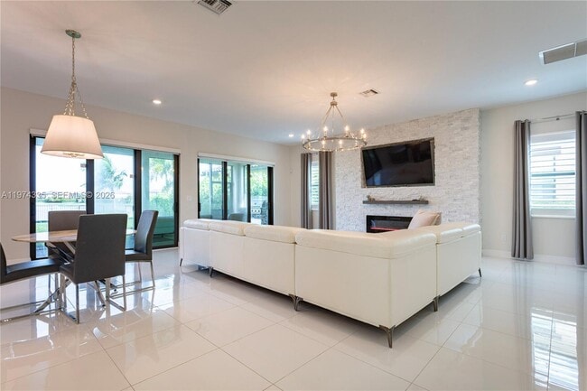 Building Photo - 8555 E Baypoint Cir