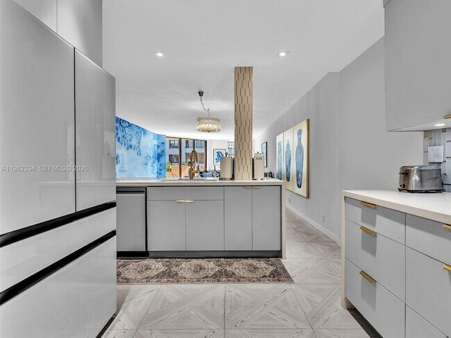 Building Photo - 101 Crandon Blvd