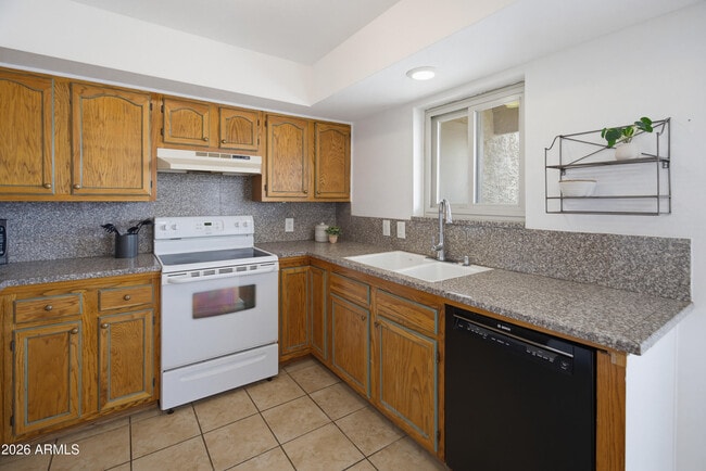 Building Photo - 16624 E Palisades Blvd