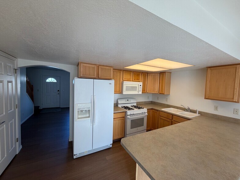 Building Photo - 88 Hampton Pl