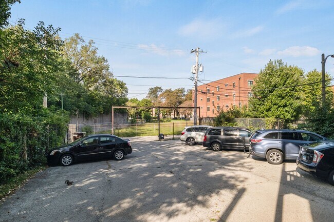 Building Photo - 4060 S Ellis Ave
