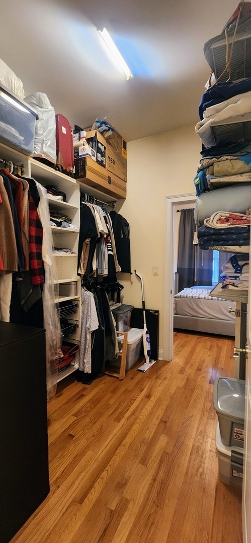 Building Photo - 918 W Belmont Ave