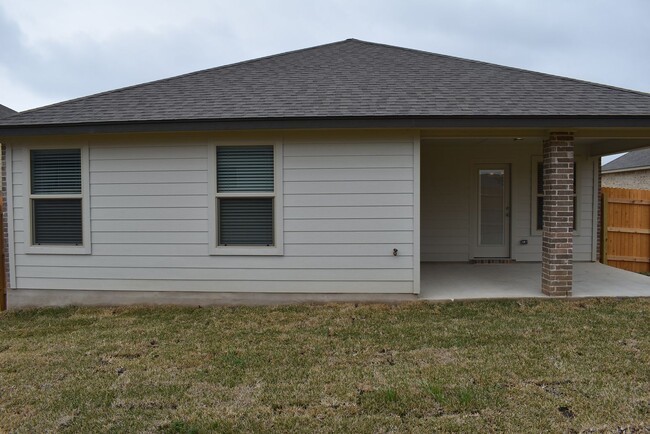 Building Photo - Beautiful Home in the Cedarbrook Ridge sub...