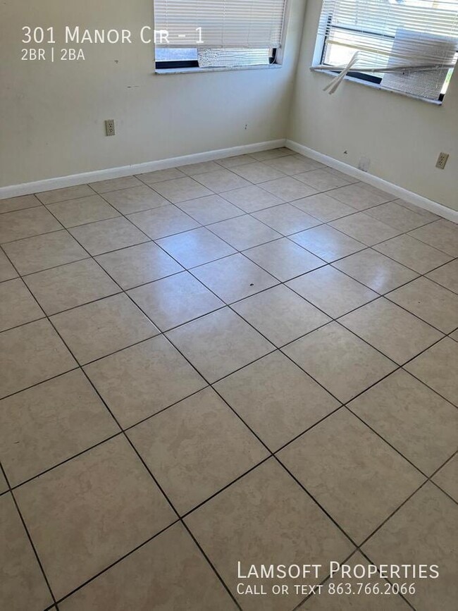 Building Photo - 301 Manor Cir
