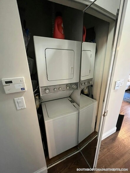 Building Photo - 34 Baxter St