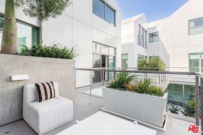 Building Photo - 8600 Wilshire Blvd