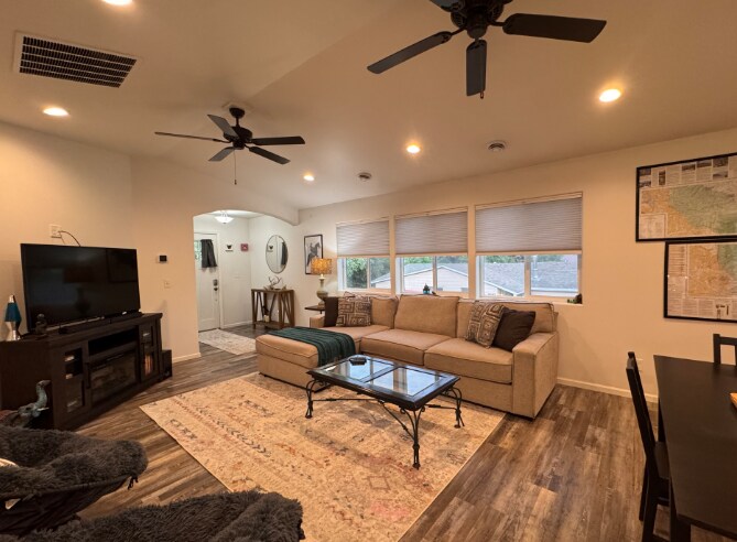 Building Photo - 1863 Willow Ave