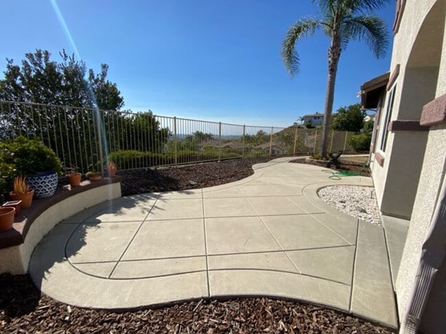 Building Photo - Great 5 Bd/3Bth in the San Marcos Santa Fe...