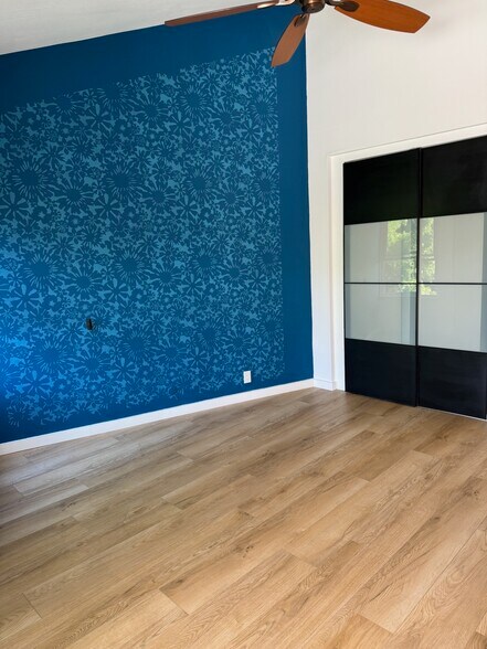 Master bedroom - 2271 Edinburg Ave