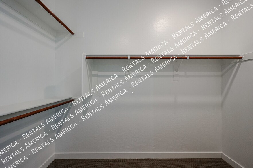 Building Photo - 1051 E Armstrong Wy