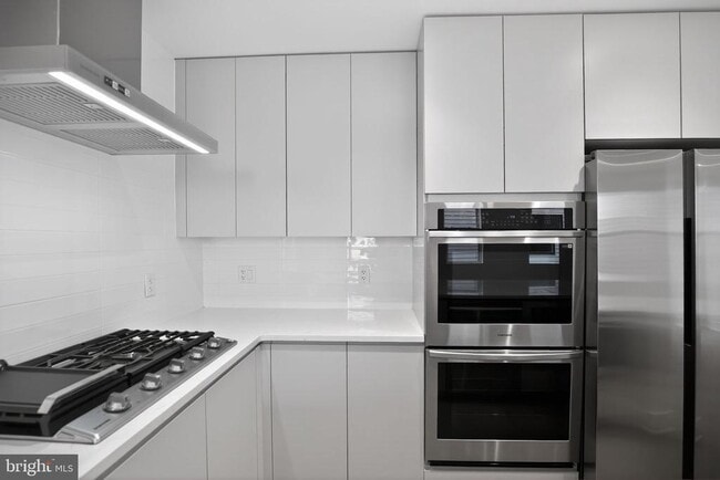 Building Photo - 635 N 7th St