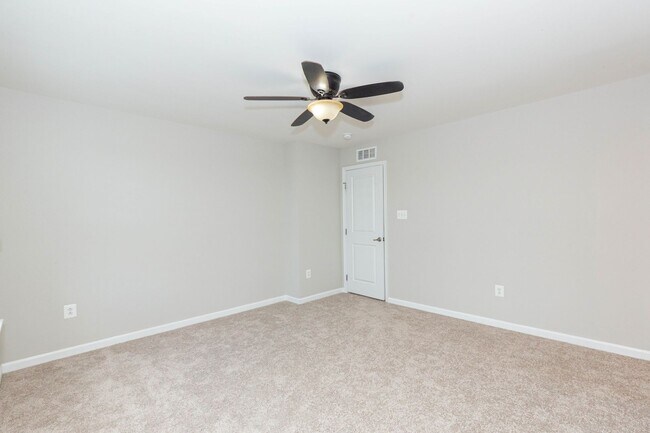 Building Photo - 5 Bed, 4.5 Bath Single Family Home in Step...