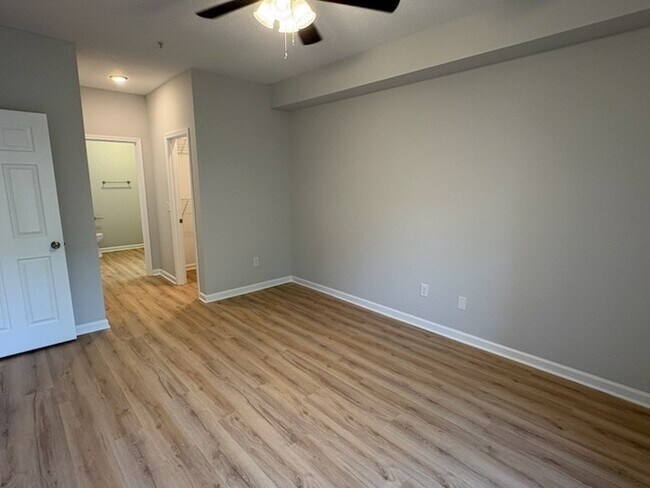 Building Photo - 1 Bedroom 1 bath
