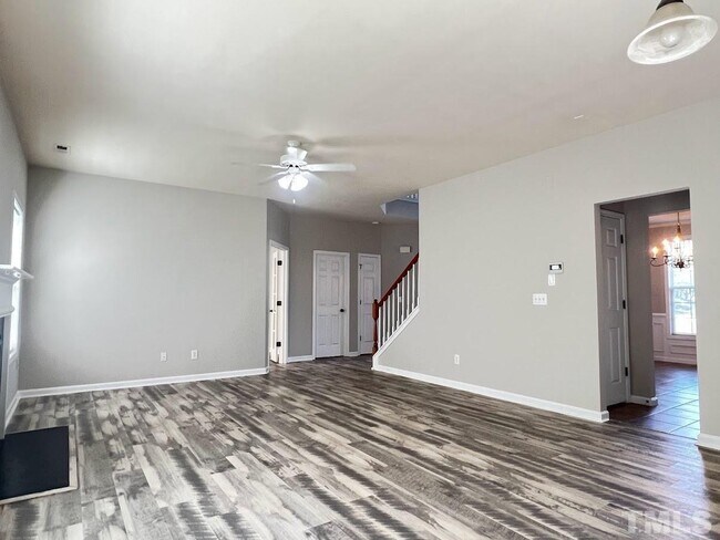 Building Photo - 5 Bedroom 3 Bath Single Family Fenced Yard for Rent - Apex