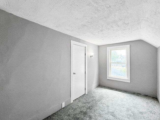 Building Photo - 240 Arch St