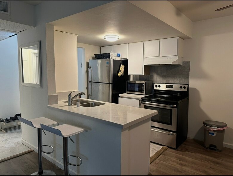 Building Photo - 421 S La Fayette Park Pl