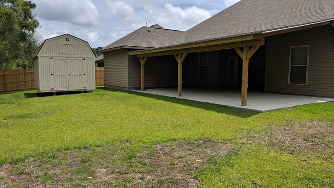 Building Photo - 742 Red Pine Dr