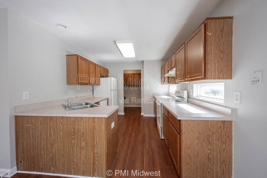 Building Photo - 6623 Dunsdin Dr