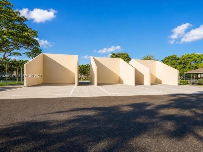 Building Photo - 8600 SW 133rd Ave