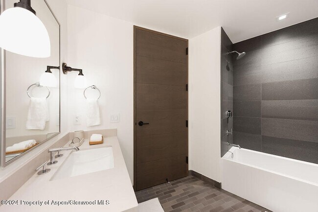 Building Photo - 180 Wood Rd