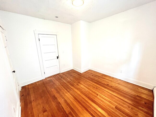 Building Photo - 11 Harold St