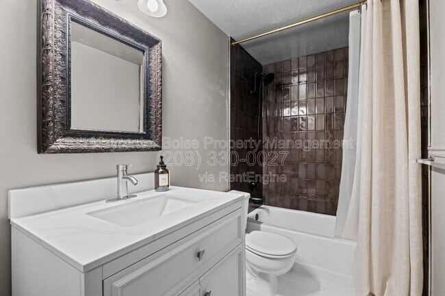 Building Photo - 2698 E Bergeson St