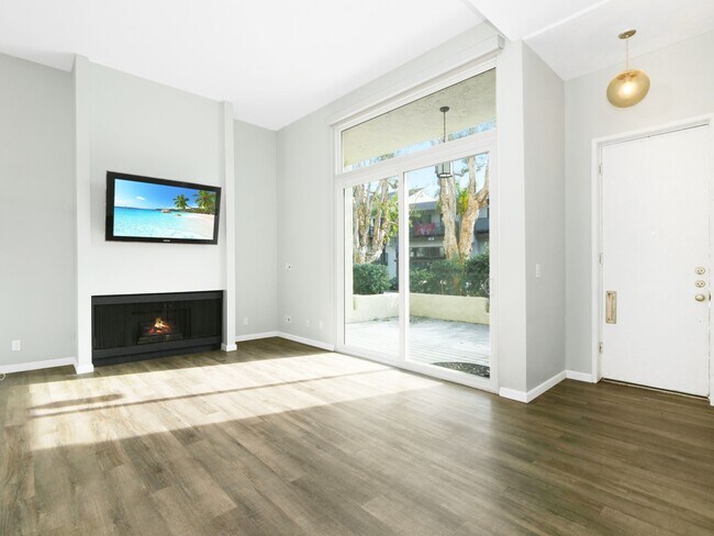 Building Photo - 405 2nd St