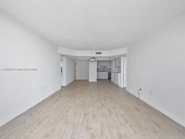 Building Photo - 9341 Collins Ave