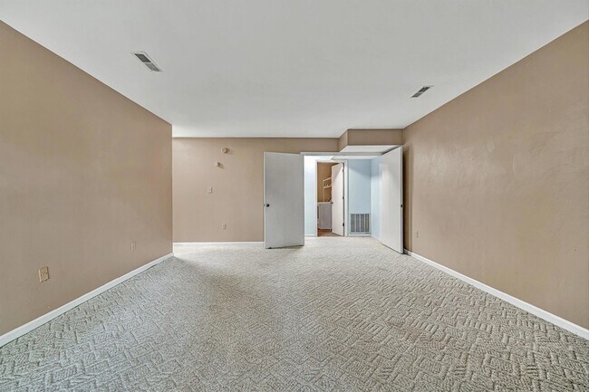 Building Photo - 3372 Forest Ct