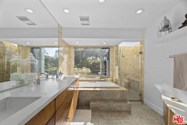 Building Photo - 641 Walther Way