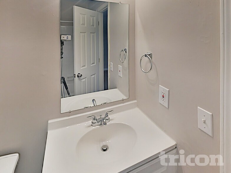 Building Photo - 305 Concourse Dr