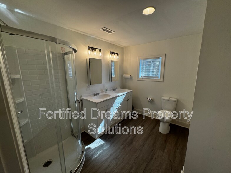 Building Photo - 235 S English St