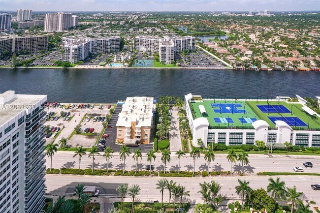 Building Photo - 2711 S Ocean Dr