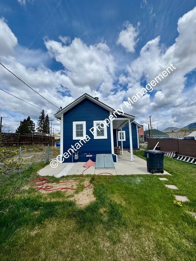 Building Photo - This remodeled two bedroom has all new everything including high end stainless steel appliances.