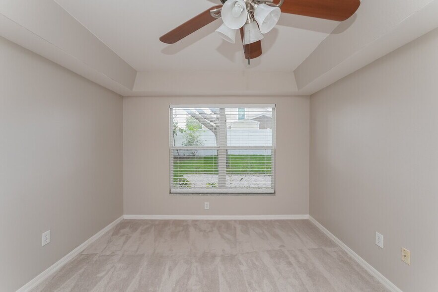 Building Photo - 6637 Summer Haven Dr