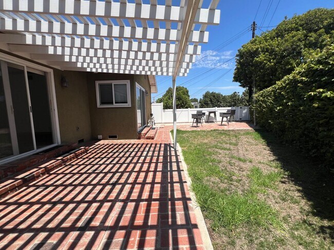 Building Photo - 108 S Ellery Dr