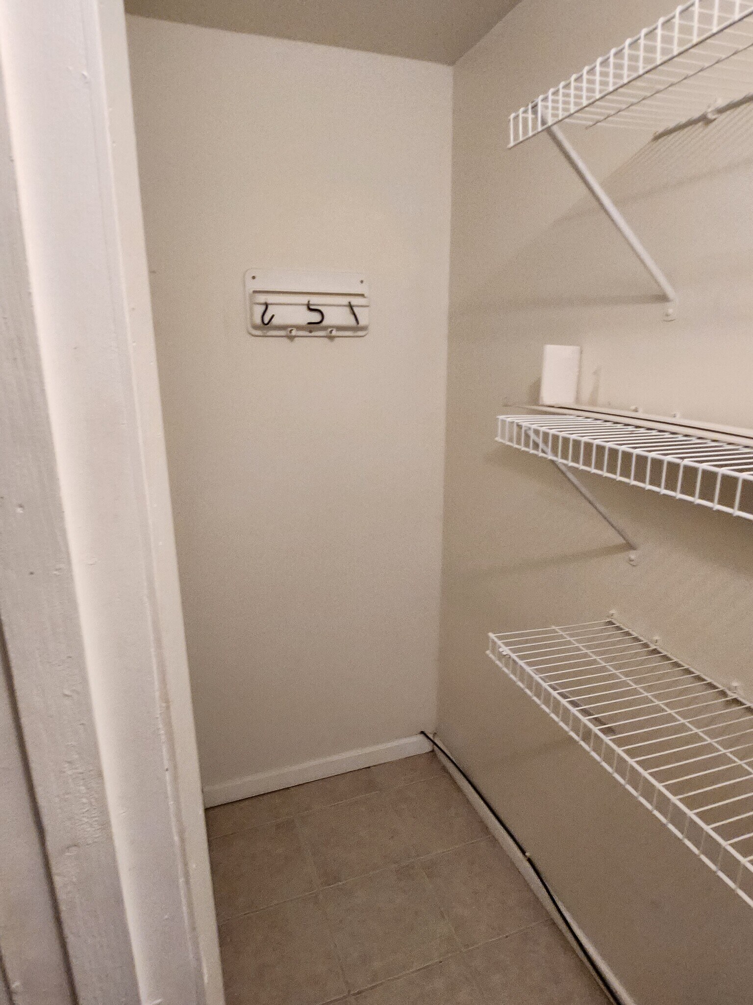 View of walk in pantry - 910 Morningside Ln