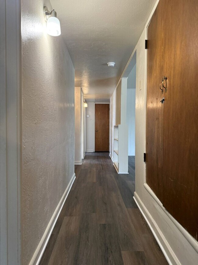 Building Photo - Available NOW! 4/2 With New Exterior Paint!! Move in Special, Half off first month's rent.