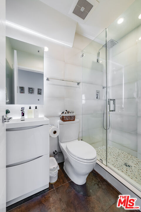 Building Photo - 7191 Pacific View Dr