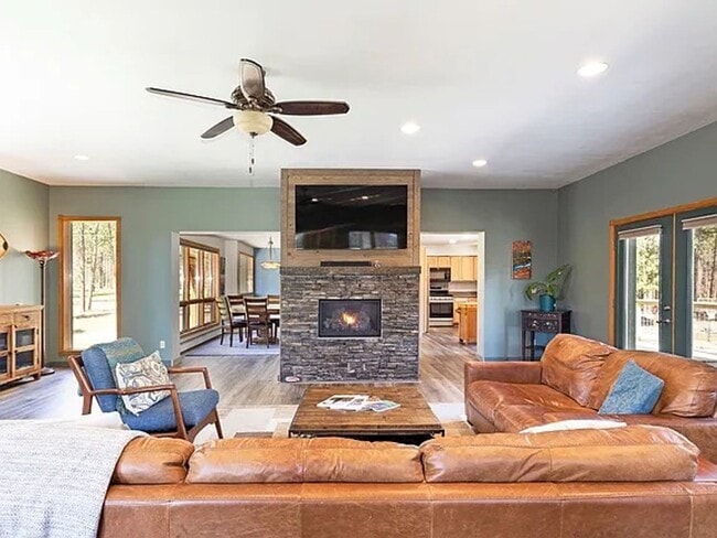 Building Photo - Beautiful spacious 3 bed, 3 bath home situated on 2.53 private acres in Stevensville.