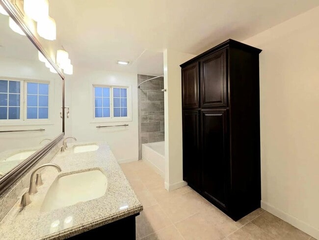 Building Photo - Large 4 Bed, 2 Bath in Desirable East Wenatchee!