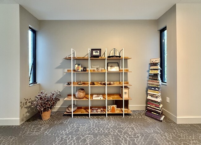 Building Photo - 610 Trent Dr